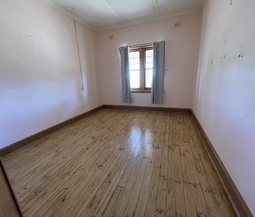 Charming 3-Bedroom Home - Photo 5