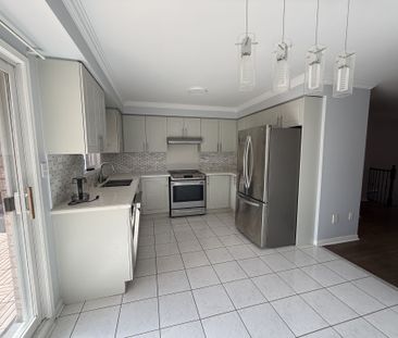 For Lease - 127 Galleria Parkway, Markham, Ontario - Photo 2