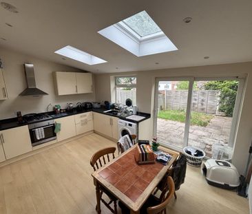 3 bedroom house - terraced to rent - Photo 2