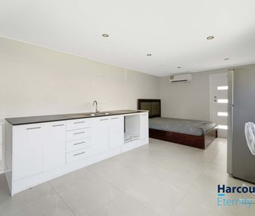 Fully Renovated With Seperate Retreat! - Photo 4