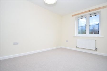 4 bedroom semi-detached house to rent - Photo 4