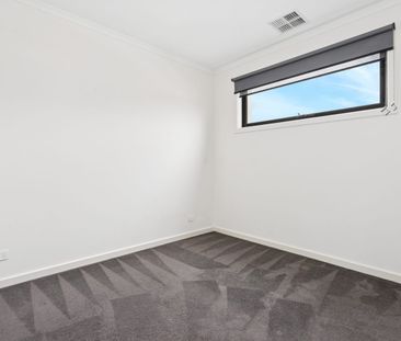 Spacious Family Living in the Heart of Port Adelaide - Photo 3