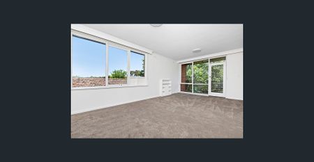 Stylishly Renovated Three-Bedroom Apartment in Prime Balwyn North Location - Photo 3