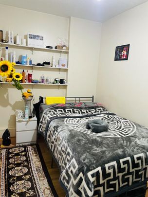 1 bedroom in a flat share to rent - Photo 1