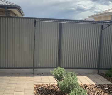 Near New 3 Bedroom Home! - Photo 1