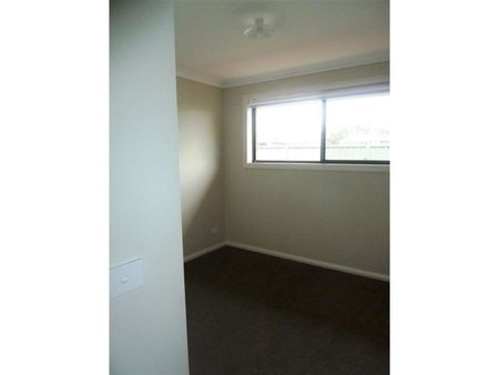 MODERN HOME IN A QUIET ESTABLISHED ESTATE - Photo 5