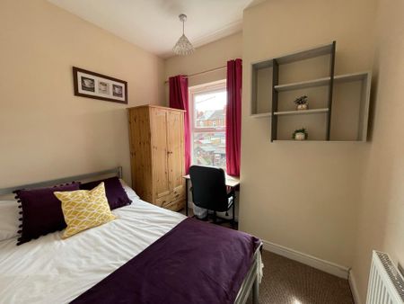 4 bedroom terraced house to rent - Photo 3