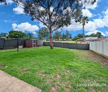 Three-bedroom family home featuring a large backyard - Photo 5