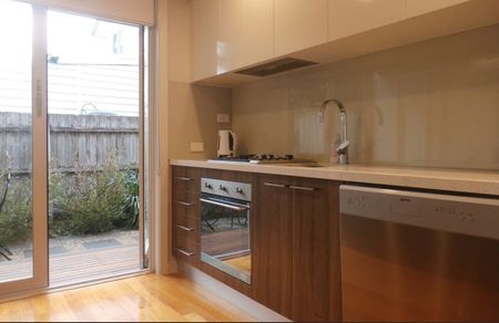 Inner City Living! - Photo 4