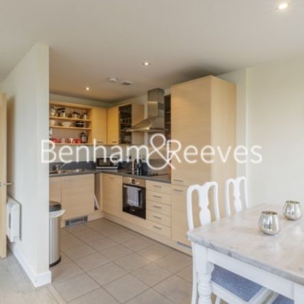 2 Bedroom flat to rent in Townmead Road, Imperial Wharf, SW6 - Photo 1