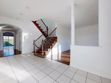 For Lease - 12 Sweet Valerie Court, Vaughan, Ontario - Photo 2