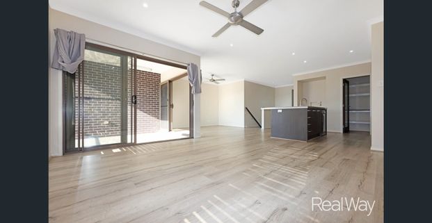 Spacious & Homely Property in Desirable Springfield Lakes, convenience is the key!! With RealWay Edge! - Photo 1