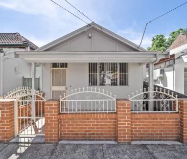 Spacious three-bedroom home - Photo 6