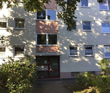 Renovierte 3-Zimmer Wohnung mit Balkon wartet auf nette Familie! - Photo 1