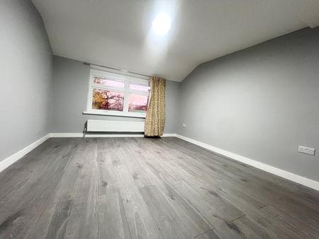 2 Bed Terraced House, Eastwood Road, IG3 - Photo 4