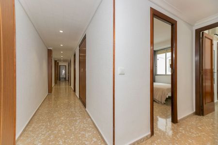 &nbsp;Lovely room in Valencia - Photo 2