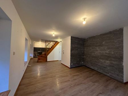 F4 duplex rafraîchit de 92m2 à louer Unieux - Photo 3