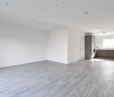 Well presented 3 bedroom detached house situated at the prestigious... - Photo 6