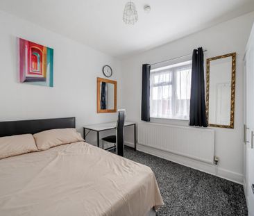 1 bedroom in a house share to rent - Photo 4