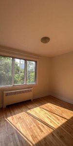 4 ½ RÉNOVÉ – CENTRALE, LUMINEUX, ÉLECTROS INCLUS - Photo 3