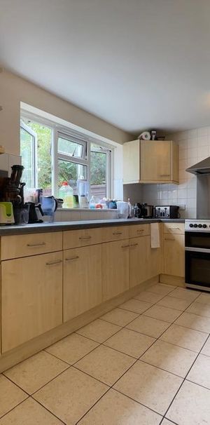 Southwold, Bracknell Southwold, Bracknell - Photo 2