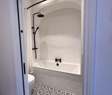 Luxury Double Bedroom in Mapesbury Estate Garden Flat - Photo 6