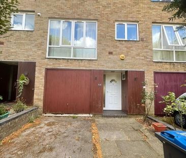 4 Bed Terraced House, Turnpike Link, CR0 - Photo 1
