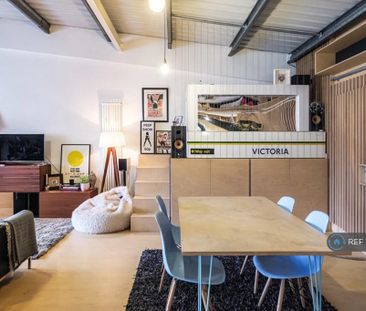 Studio to rent - Photo 1