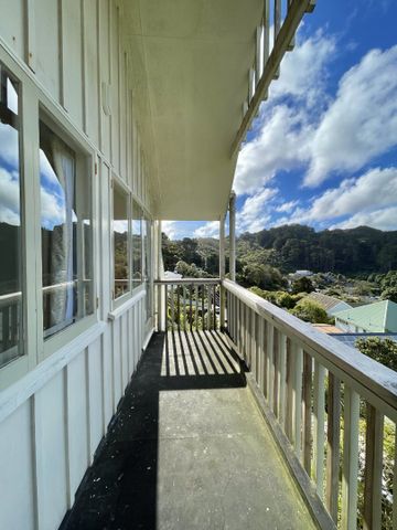 7 Bedroom Home in Karori - Photo 3