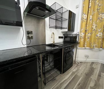 Studio Flat, Banff Road, M14 - Photo 1