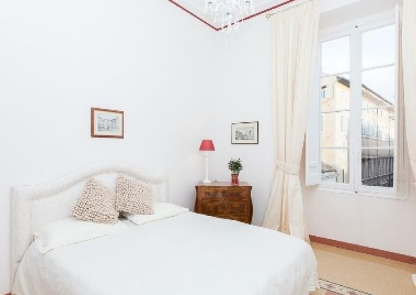 Center-Historic Jewish Quarter: Elegant apartment situated in beautiful Palazzo Nobiliare. Entrance, spacious living with original wood frescoed ceilings, large modern dining and kitchen, 4 bedrooms, 4 Baths, small terrace. #1527