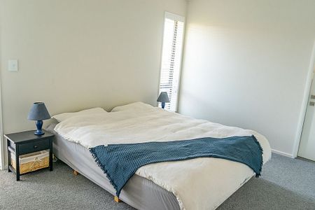 Modern 3-Bedroom Home – Warm, Sunny & Family Ready - Photo 4