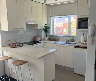 Elizabeth Bay - Photo 1