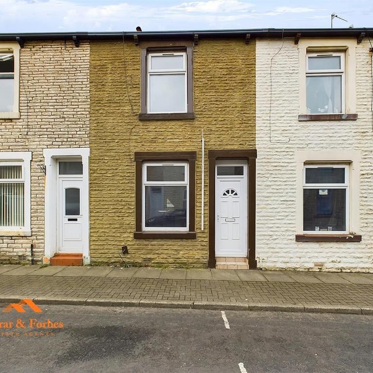 2 bedroom terraced house to rent - Photo 1