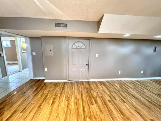 For Lease - 141 Gunn Street Unit# Lower, Barrie, Ontario - Photo 1