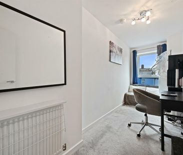 3 bedroom flat to rent - Photo 3