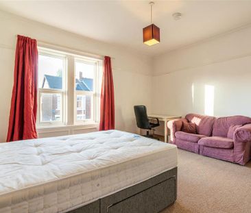 4 bedroom terraced house to rent - Photo 5