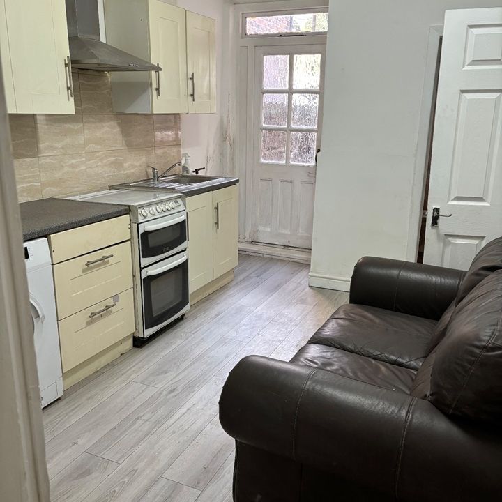 2 Bed Flat, Ash Tree Road, M8 - Photo 1