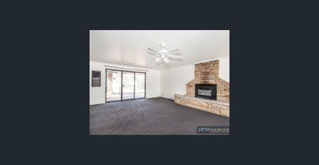 ONE WEEK FREE RENTAL IF MOVE IN ASAP - Charming 3-bedroom home with two living areas - Photo 4