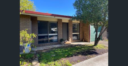 Low maintenance 2 bedroom unit - Photo 4