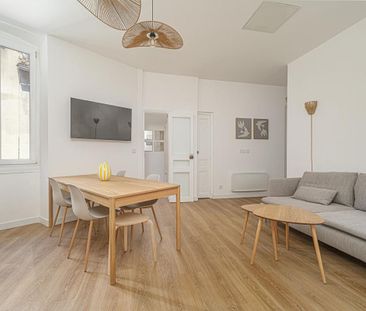 Location Appartement 5 pièces Meublé 99m² MARSEILLE 6ème - Photo 2