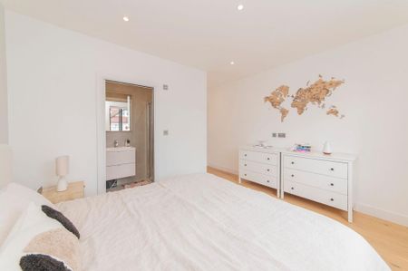 3 bedroom flat to rent - Photo 5