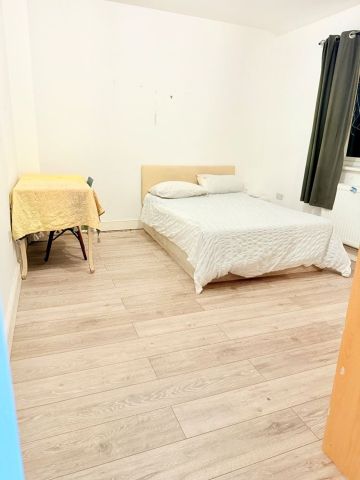 Room in a Shared House, Billet Road, E17 - Photo 3