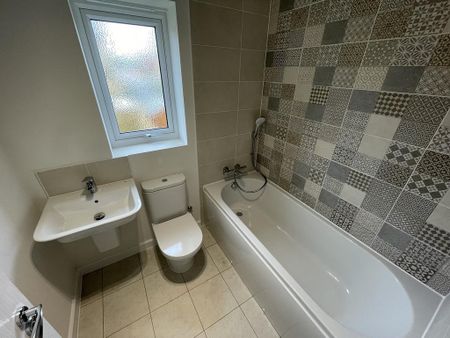 3 bedroom semi-detached house to rent - Photo 5