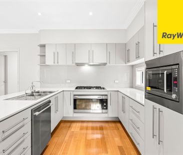 Family Residence in Convenient Location - Photo 3