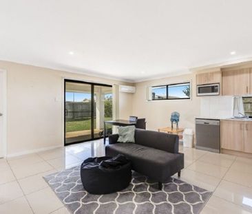 Stylish 3 Bedroom Unit Wyreema with a Spacious Backyard - Photo 1
