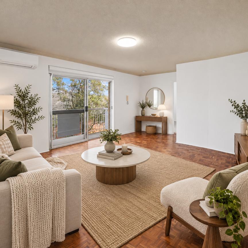 Spacious Three Bedroom Apartment - Photo 1