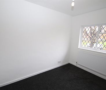 3 bedroom Detached House to let - Photo 2