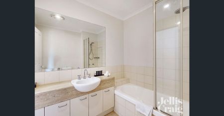 One bedroom +study fully furnished all inclusive apartment - Photo 2