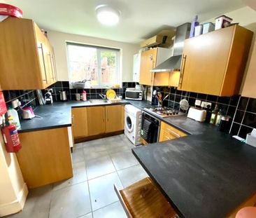4 bedroom terraced house to rent - Photo 3